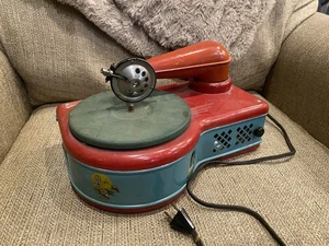Vintage Lindstrom Child's Electric Phonograph Model 276 Turntable Tin Litho - Picture 1 of 10