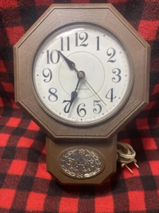 Vintage Westclox Talley Electric Faux Wood Wall Clock Classtime #26261 - 1970's - Picture 1 of 5