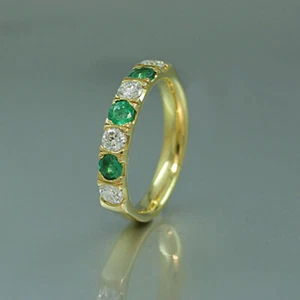 Ring in 750/18k Gelbgold, Brillanten ca. 0,72 ct TW/vs und Smaragdbesatz, Gr. 60 - Bild 1 von 4