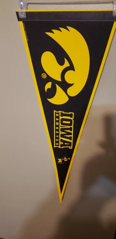 IOWA HAWKEYES BIG 10 NCAA FELT PENNANT 4/27/22 Cover