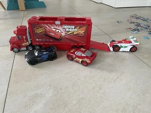 Pixar Cars McQueen Mack Truck Lightning Auto Lkw Car 1:55 Diecast Spielzeug Toy - Bild 1 von 1