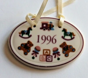 Corbata para bebé Longaberger Ceramic 1996 - Imagen 1 de 3