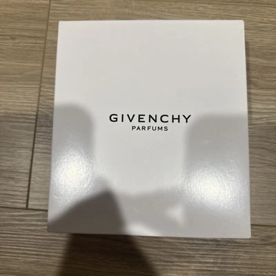 Mini bolso cubo con cordón Givenchy Parfums Foto 1 de 4