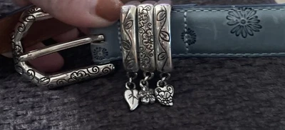 BRIGHTON 皮带尺寸 L 34 英寸西部波西米亚皮革花卉蓝色带吊饰 - 1 英寸宽 — 第 1/4 张图片