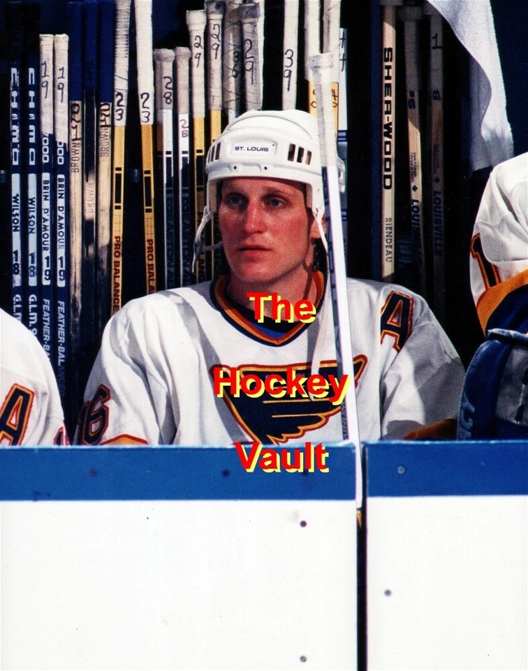 Brett HULL St. Louis BLUES #16 Bench SHOT Custom LAB 8X10 YOUNG HOFers AWESOME!! - Image 1 of 1