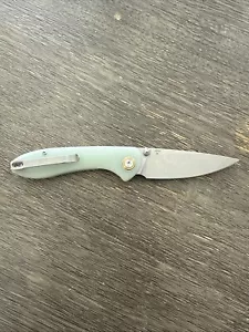 CJRB J1912S Feldspar Jade Liner Lock Pocket Knife. New Without Box - Picture 1 of 2