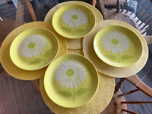 Ernestine Cannon Salerno Italy Yellow Daisy 10.25” Dinner Plates - Set of 4 - Picture 1 of 8