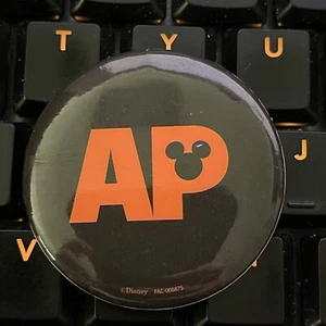 Disneyland AP Annual Passholder Exclusive 2018 Halloween Button Pin - Bild 1 von 3