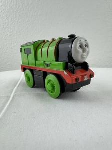 Thomas & seine Freunde Holzeisenbahn Percy Druckguss Batteriebetrieben Zug Y4423 2012 - Bild 1 von 6