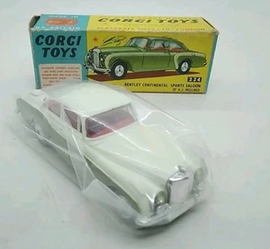 Corgi Toys green Bentley Continental Sports Saloon No. 224 w/box & moving parts - Picture 1 of 14