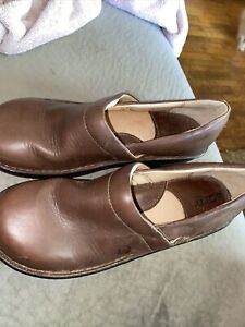 Born Clogs Loafers Shoes Womens Size 8.5 Brown Leather Casual Slip On Like New