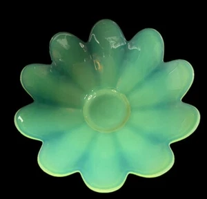VINTAGE MURANO OPALINO YALOS CASA GREEN FLOWER PETAL BOWL ENGRAVED MURANO - Picture 1 of 9