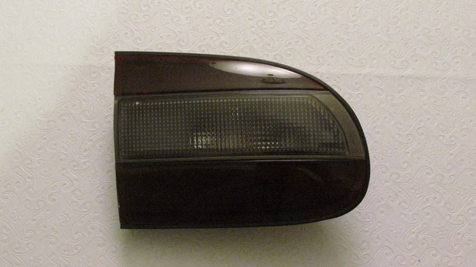 New OEM 1993-97 Geo Prizm Left Backup Inner Light Lamp 94852417 - Image 1 of 2