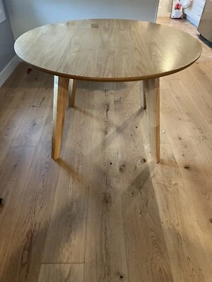 Mesa de comedor de roble blanco Foto 1 de 2