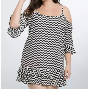 Torrid Black White Chevron Ruffled Cold Shoulder Swim Cover Top Size 1 (14/16) - Picture 1 of 12