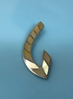 Sterling Silver Natural Shell MOP Pearl Hawaiian Maui Fish Hook Pendant 9.7g - Image 1 of 4