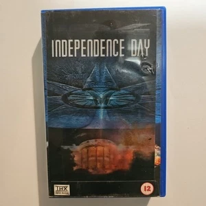 INDEPENDENCE DAY VHS WITH HOLOGRAPHIC CARD - Picture 1 of 6
