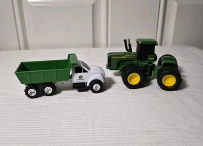 Juego de 2 tractores y camiones volquete Ertl John Deere Die Cast AG Foto 1 de 4