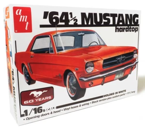 AMT 1461 1964 1/2 Ford Mustang Coupe 60th Anniversary Plastik Modellbausatz 1/16 - Bild 1 von 3