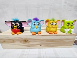 Vintage 4 McDONALDS FURBY HAPPY MEAL TOY Kunststoff 1998 + Ohren Augen bewegen und zurückziehen - Bild 1 von 12