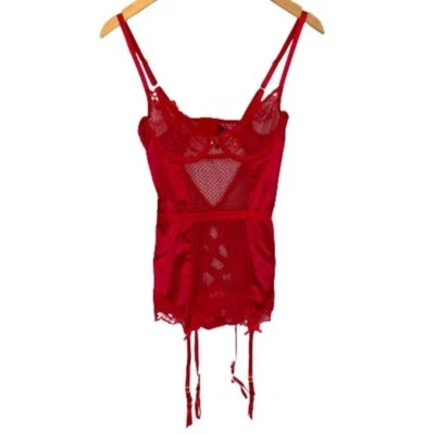 Lencería de encaje rojo Seven 'til Midnight Super S3XY con liguero adjunto mediano Foto 1 de 4