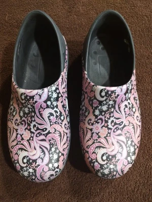 Zapatos gráficos Crocs Neria Pro II antideslizantes para mujer talla 8 enfermería  Foto 1 de 4