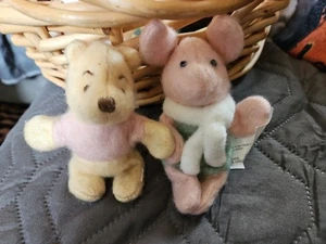 Disney Parks Winnie The Pooh And Piglet Plush Magnetic Hands - Bild 1 von 8