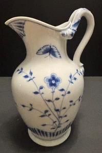 B & G Kubenhavn KRUG #26 blau Blumen 9" figürlicher Griff Rüsche/Fächer Tr Dänemark - Bild 1 von 18