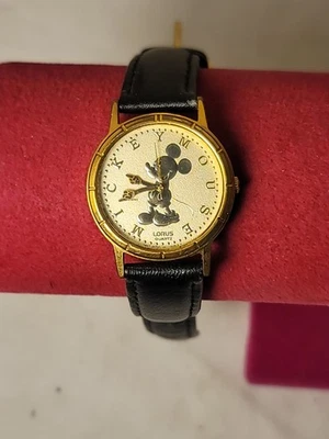 Винтажные золотистые часы Lorus от Seiko Disney Mickey Mouse с движущимися рычагами V811-1400 - Изображение 1 из 4