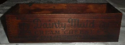 Delicada caja de madera de queso crema de criada de colección Foto 1 de 4