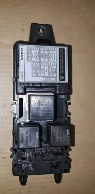 00-04 2002 VOLVO S40 CAIXA DE FUSÍVEIS RELÉ SOB PAINEL ORIGINAL ORIGINAL ORIGINAL DO FABRICANTE G108 - Imagem 1 de 4