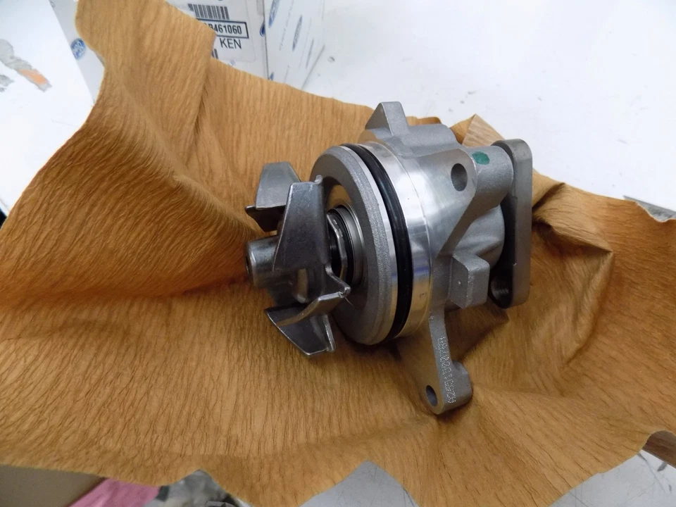 GENUINE Ford Focus MK3 ST250 Water Pump 5264597 — 第 1/1 张图片