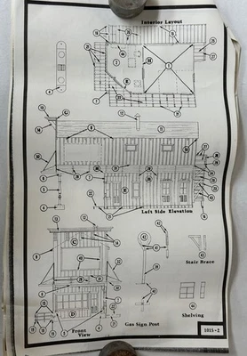 Vintage Paige Enterprises HO Country Store & Gas Station Kit 1015 Madeira e Metal - Imagem 1 de 4