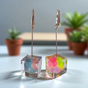 Soporte para tarjetas Ice Cube - Bloque de resina colorido, soporte para pisapapeles - Imagen 1 de 5