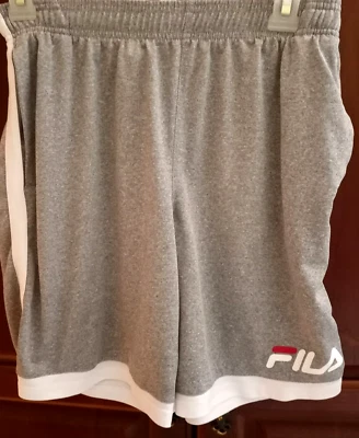 Шорты для мальчика Fila серые с белой полосой размер Med 10-12 б/у в отличном состоянии - Изображение 1 из 2