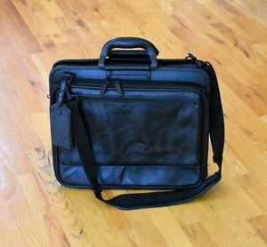 IBM Thinkpad Estuche de Transporte Bolso Mensajero Negro Cuero Texturizado Sintético - Imagen 1 de 20