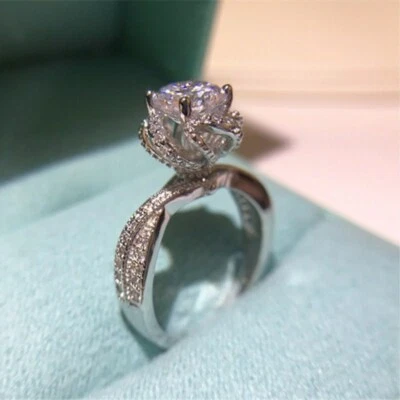 Anillo de boda de lujo de 1,5 quilates con flor AAA CZ banda retorcida relleno de oro blanco talla 5-10 Foto 1 de 4