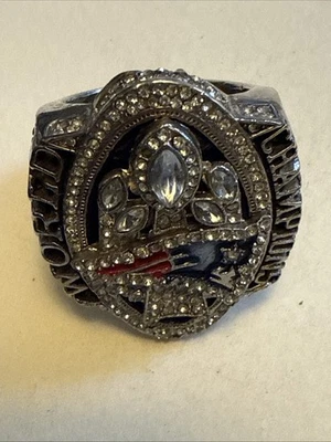 De colección. Anillo Gronkowski Patriots Super Bowl Reproducción Tono Plata 2017 Foto 1 de 4