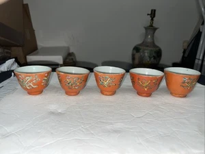 Five antique Chinese red rose teacups with floral motifs - Picture 1 of 23