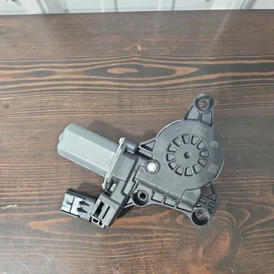 OEM 2019-2024 DODGE RAM 2500 Driver SIDE/ Left  DOOR WINDOW MOTOR GD558RW - Image 1 of 3