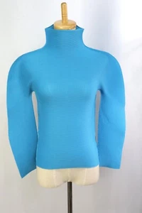 Sonderpreis! ISSEY MIYAKE me Langarmshirt blau Plissee hochgeschlossen 088 6026 - Bild 1 von 7