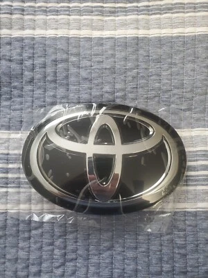 53141-42021 Toyota RAV4  2016,2017,2018  Front Grille Emblem Logo Radar - Image 1 of 2