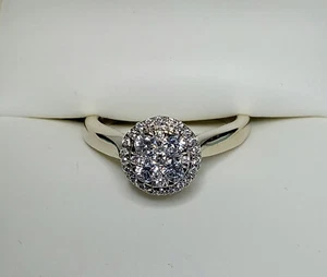 Anillo de diamantes genuinos con halo para dama con 31 diamantes ~ 1/2 quilate ~ oro blanco de 14 K - Imagen 1 de 8