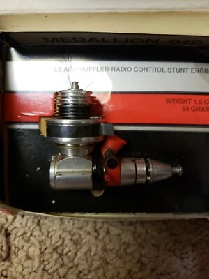 Cox .049 - COX engine - COX Medallion .049 w/throttle & muffler  - NIB - No 2501 - Image 1 of 4