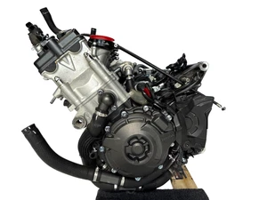 2017-2019 Honda CBR1000RR OEM Complete Engine Motor 6900 Miles! - Picture 1 of 17