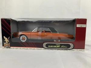 1963 Chrysler Turbine 1:18 Scale Road Signature Deluxe Edition Diecast Model Car - Picture 1 of 6