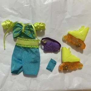 Vintage Barbie Outfit Kleidung 1991 gelb Rollerblades Kira Shorts Top 6 Teile LESEN - Bild 1 von 4