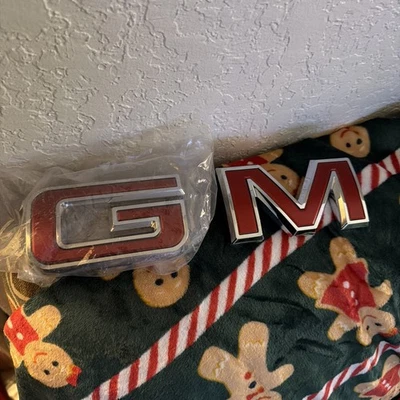 OEM GMC PARRILLA LETRAS 2023-25 CANYON 84237676 G & M solamente Foto 1 de 4