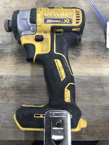 20V 1/4'' IMPACT DCF887B DEWALT FOR PARTS OR REPAIR ONLY LOT 175 - Picture 1 of 3
