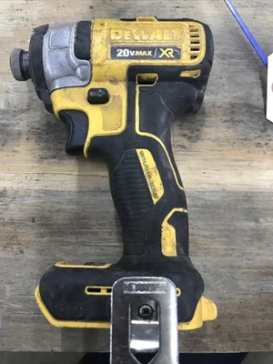 20V 1/4'' IMPACT DCF887B DEWALT FOR PARTS OR REPAIR ONLY LOT 175 - Image 1 of 3